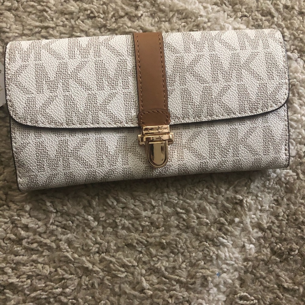Michael Kors wallet NWT